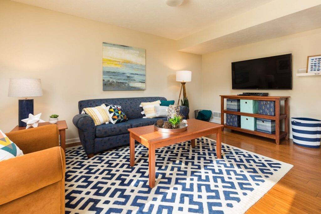 Living area with tv and coffee table